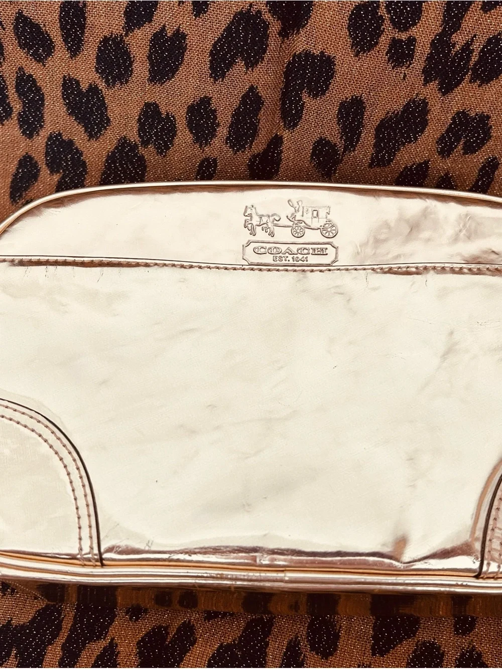 💛COACH💛NWT💛🩷 Metallic Gold Women’s Clutch Bag w/pink interior